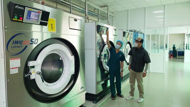 Bệnh viện Lê Văn Thịnh vận hành hệ thống máy giặt tân tiến phục vụ bệnh nhân- Ảnh 1. Bệnh viện Lê Văn Thịnh vận hành hệ thống máy giặt tân tiến phục vụ bệnh nhân- Ảnh 1.