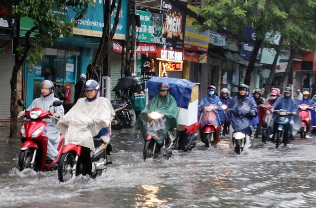 Miền Bắc mưa dông vào chiều tối và đêm nay, đề phòng ngập úng vùng trũng thấp- Ảnh 2. Miền Bắc mưa dông vào chiều tối và đêm nay, đề phòng ngập úng vùng trũng thấp- Ảnh 2.