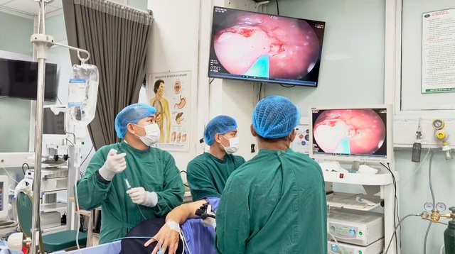 Cắt trọn tổn thương từ lớp niêm mạc chữa sớm ung thư dạ dày- Ảnh 3. Cắt trọn tổn thương từ lớp niêm mạc chữa sớm ung thư dạ dày- Ảnh 3.