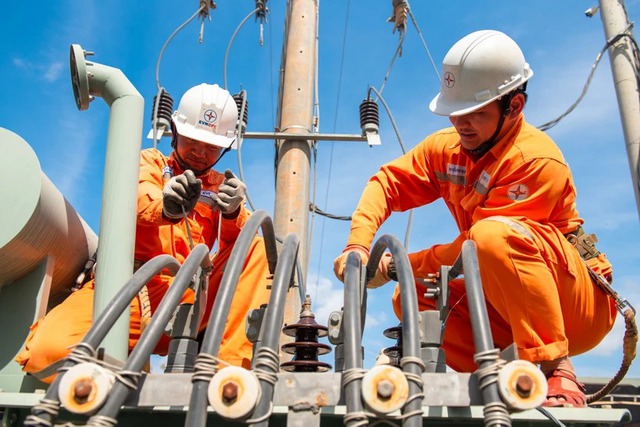 Tiêu thụ điện miền Bắc đạt đỉnh, Thủ tướng chỉ đạo không để thiếu điện trong bất cứ trường hợp nào- Ảnh 1. Tiêu thụ điện miền Bắc đạt đỉnh, Thủ tướng chỉ đạo không để thiếu điện trong bất cứ trường hợp nào- Ảnh 1.