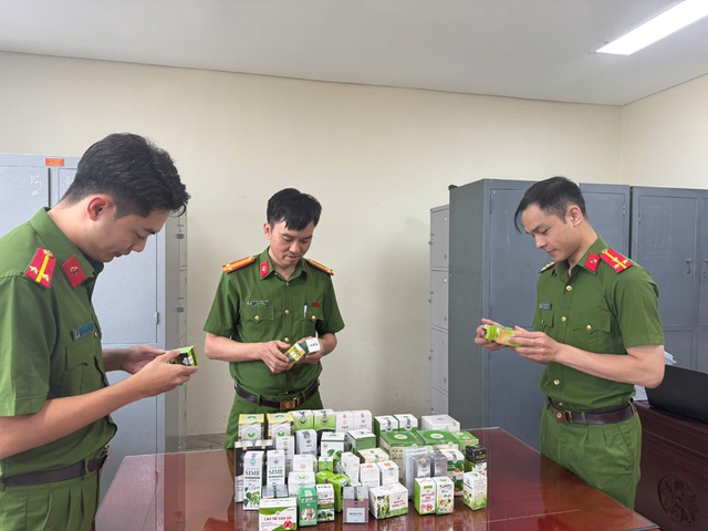 Lộ diện chiêu trò sản xuất, buôn bán hơn 34.000 hộp thực phẩm chức năng giả- Ảnh 2. Lộ diện chiêu trò sản xuất, buôn bán hơn 34.000 hộp thực phẩm chức năng giả- Ảnh 2.