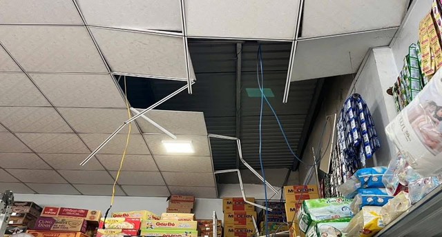 Cậy mái tôn cửa hàng để trộm cắp tài sản- Ảnh 1. Cậy mái tôn cửa hàng để trộm cắp tài sản- Ảnh 1.