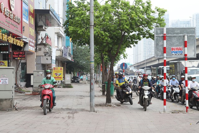 Mỗi ngày gần 40 tài xế xe ôm công nghệ, shipper vi phạm giao thông- Ảnh 2. Mỗi ngày gần 40 tài xế xe ôm công nghệ, shipper vi phạm giao thông- Ảnh 2.