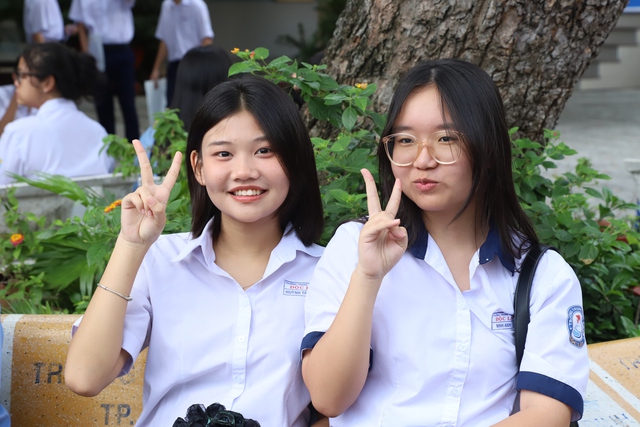 Hơn 76.000 thí sinh tại TPHCM làm thủ tục thi vào lớp 10- Ảnh 2.