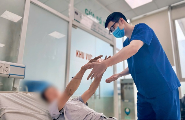 Thợ xây nguy kịch vì sốc nhiệt sau ngày làm việc ngoài trời nắng nóng- Ảnh 2. Thợ xây nguy kịch vì sốc nhiệt sau ngày làm việc ngoài trời nắng nóng- Ảnh 2.