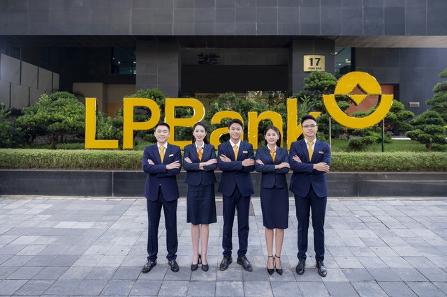 Chiều thứ Sáu nghỉ sớm, lương theo năng lực: LPBank chuyển mình với mô hình hiệu quả- Ảnh 2. Chiều thứ Sáu nghỉ sớm, lương theo năng lực: LPBank chuyển mình với mô hình hiệu quả- Ảnh 2.