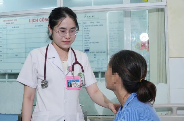 Chóng mặt, rong kinh kéo dài, cô gái 17 tuổi phát hiện mắc hội chứng tự miễn hiếm gặp- Ảnh 1. Chóng mặt, rong kinh kéo dài, cô gái 17 tuổi phát hiện mắc hội chứng tự miễn hiếm gặp- Ảnh 1.