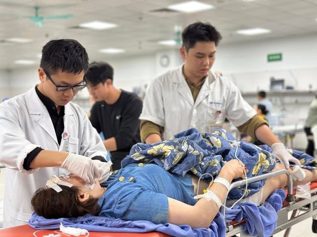 Tăng cường nhân lực y tế cơ sở: Giải pháp từ luân chuyển và hỗ trợ tuyến trên- Ảnh 1. Tăng cường nhân lực y tế cơ sở: Giải pháp từ luân chuyển và hỗ trợ tuyến trên- Ảnh 1.