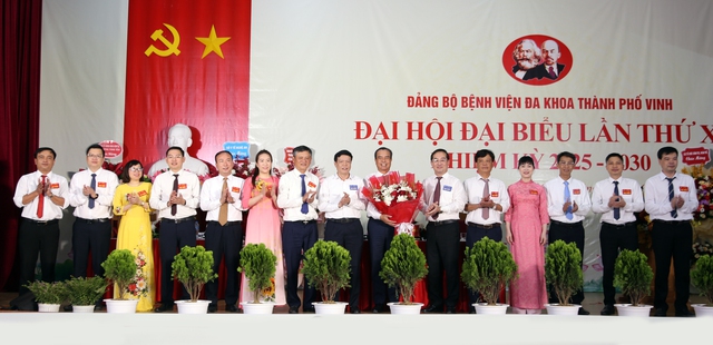 Ban chấp hành nhiệm kỳ 2025 – 2030, gồm 13 đồng chí. Đồng chí Nguyễn Hồng Trường- Giám đốc Bệnh viện tái đắc cử chức danh Bí thư Đảng ủy.