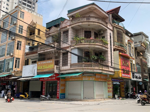 Cửa hàng thời trang, mỹ phẩm ở Thanh Hóa đồng loạt 'cửa đóng then cài'- Ảnh 7. Cửa hàng thời trang, mỹ phẩm ở Thanh Hóa đồng loạt 'cửa đóng then cài'- Ảnh 7.