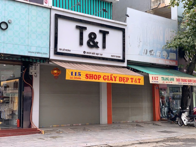 Cửa hàng thời trang, mỹ phẩm ở Thanh Hóa đồng loạt 'cửa đóng then cài'- Ảnh 3. Cửa hàng thời trang, mỹ phẩm ở Thanh Hóa đồng loạt 'cửa đóng then cài'- Ảnh 3.