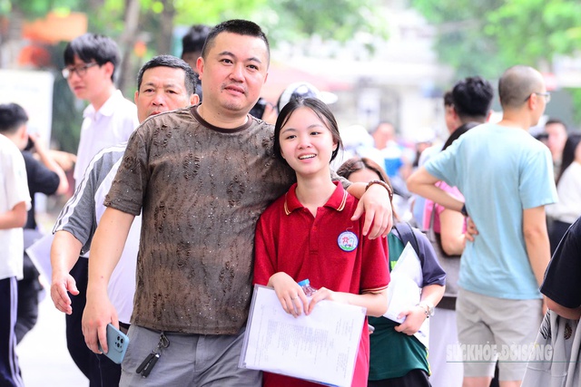 Hà Nội ngày thi lớp 10: Nơi tình yêu cha mẹ thắp sáng ước mơ con- Ảnh 5.