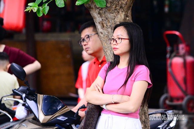 Hà Nội ngày thi lớp 10: Nơi tình yêu cha mẹ thắp sáng ước mơ con- Ảnh 21.