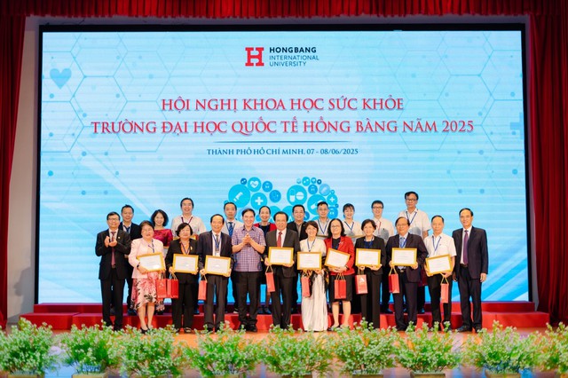 AI, hiến tạng và đào tạo thực chiến nổi bật tại Hội nghị khoa học Sức khỏe HIU 2025- Ảnh 4. AI, hiến tạng và đào tạo thực chiến nổi bật tại Hội nghị khoa học Sức khỏe HIU 2025- Ảnh 4.