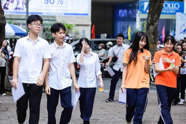 Thi lớp 10 tại Hà Nội: Không lo 'chấm lỏng, chấm chặt'- Ảnh 2. Thi lớp 10 tại Hà Nội: Không lo 'chấm lỏng, chấm chặt'- Ảnh 2.