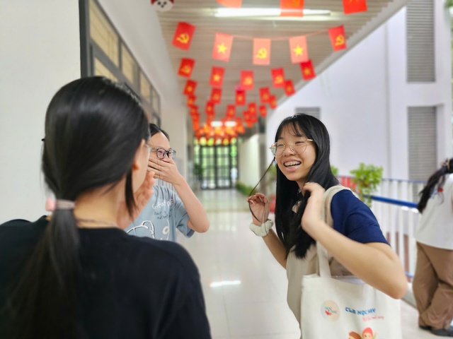 Sĩ tử Hà thành tiếp tục chinh phục kỳ thi lớp 10 chuyên đầy cam go- Ảnh 3. Sĩ tử Hà thành tiếp tục chinh phục kỳ thi lớp 10 chuyên đầy cam go- Ảnh 3.
