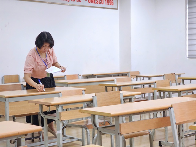 Sĩ tử Hà thành tiếp tục chinh phục kỳ thi lớp 10 chuyên đầy cam go- Ảnh 10. Sĩ tử Hà thành tiếp tục chinh phục kỳ thi lớp 10 chuyên đầy cam go- Ảnh 10.