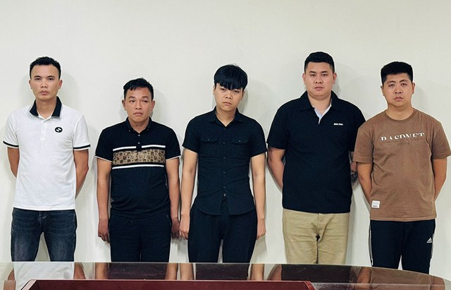 Nhóm tội phạm 'biến' người dân thành 'khách hàng ma', lừa tiền tỷ từ các tổ chức tín dụng- Ảnh 1. Nhóm tội phạm 'biến' người dân thành 'khách hàng ma', lừa tiền tỷ từ các tổ chức tín dụng- Ảnh 1.