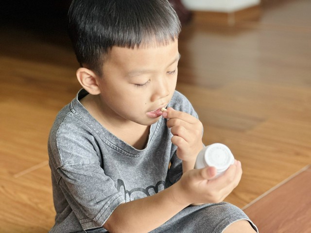 Đừng lạm dụng bổ sung vitamin cho trẻ!- Ảnh 2.
