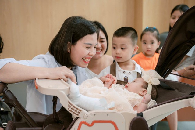 TS.BS Nguyễn Thị Sim - Phó Tổng Giám đốc PhenikaaMec: “Tôi biết ơn cuộc đời vì dù ở đâu cũng nhận được sự yêu thương hết mực của bệnh nhân’- Ảnh 1. TS.BS Nguyễn Thị Sim - Phó Tổng Giám đốc PhenikaaMec: “Tôi biết ơn cuộc đời vì dù ở đâu cũng nhận được sự yêu thương hết mực của bệnh nhân’- Ảnh 1.