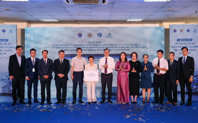 Tập đoàn y khoa Hoàn Mỹ công bố triển khai hồ sơ bệnh án điện tử: góp phần thực thi chiến lược chuyển đổi số ngành y tế Việt Nam- Ảnh 1. Tập đoàn y khoa Hoàn Mỹ công bố triển khai hồ sơ bệnh án điện tử: góp phần thực thi chiến lược chuyển đổi số ngành y tế Việt Nam- Ảnh 1.