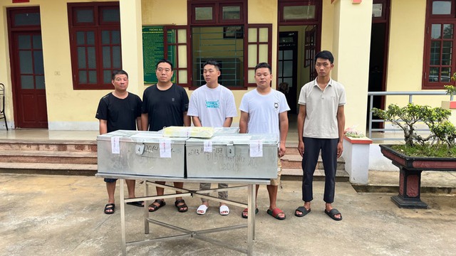 Hơn 2 tạ bạc tinh khiết bị chặn bắt khi tuồn lậu qua biên giới- Ảnh 2. Hơn 2 tạ bạc tinh khiết bị chặn bắt khi tuồn lậu qua biên giới- Ảnh 2.
