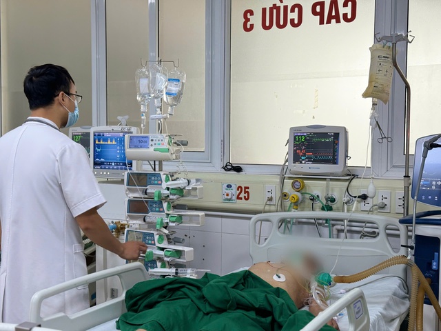 Bệnh nhân 70 tuổi bị liệt toàn thân do tự ý tiêm thuốc giảm đau cột sống cổ- Ảnh 2. Bệnh nhân 70 tuổi bị liệt toàn thân do tự ý tiêm thuốc giảm đau cột sống cổ- Ảnh 2.