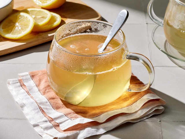 Uống chanh mật ong mỗi sáng mang lại nhiều lợi ích cho sức khỏe nhưng cần lưu ý 2 điều sau để tránh gây hại- Ảnh 1.