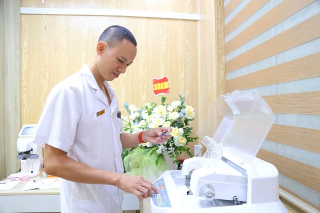 Bệnh viện Trẻ em khai trương Phòng Kính mắt hiện đại - Ảnh 3.