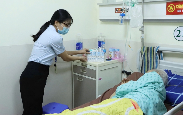 Những điều mới nhất cần biết khi khám, chữa bệnh BHYT tại Bệnh viện Ung Bướu TPHCM- Ảnh 2.