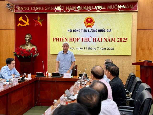 Lương tối thiểu vùng năm 2026 tăng cao nhất 350.000 đồng/tháng- Ảnh 1. Lương tối thiểu vùng năm 2026 tăng cao nhất 350.000 đồng/tháng- Ảnh 1.