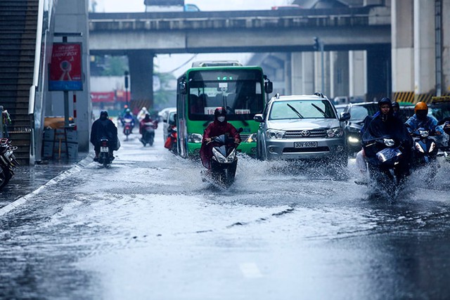 Miền Bắc duy trì mưa lớn, đề phòng các hiện tượng thời tiết nguy hiểm- Ảnh 2. Miền Bắc duy trì mưa lớn, đề phòng các hiện tượng thời tiết nguy hiểm- Ảnh 2.