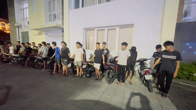 Xử lý hàng chục đối tượng ở Huế mang hung khí đi giải quyết mâu thuẫn- Ảnh 1. Xử lý hàng chục đối tượng ở Huế mang hung khí đi giải quyết mâu thuẫn- Ảnh 1.