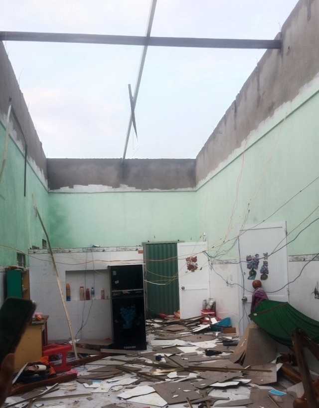 Hàng chục căn nhà ở Lâm Đồng bị tốc mái, trơ lại 4 bức tường- Ảnh 1. Hàng chục căn nhà ở Lâm Đồng bị tốc mái, trơ lại 4 bức tường- Ảnh 1.