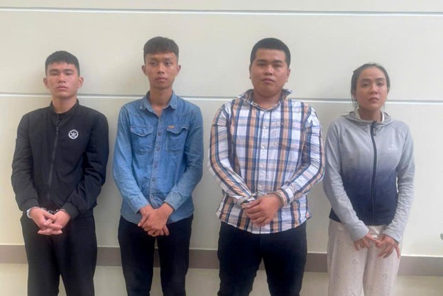 Thưởng nóng các đơn vị phá vụ án bắt giữ người thân của 'con nợ' để đòi 810 triệu đồng- Ảnh 2. Thưởng nóng các đơn vị phá vụ án bắt giữ người thân của 'con nợ' để đòi 810 triệu đồng- Ảnh 2.