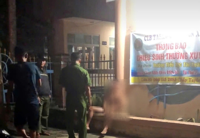 Nhảy xuống sông rồi tự bơi vào bờ, nam thanh niên mặc cho lực lượng cứu hộ vất vả tìm kiếm- Ảnh 1.