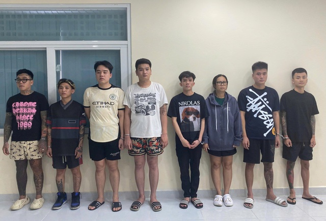 Khởi tố, bắt ‘trùm’ 25 tuổi cầm đầu đường dây mua bán khí cười hàng trăm tỷ ở TPHCM- Ảnh 2. Khởi tố, bắt ‘trùm’ 25 tuổi cầm đầu đường dây mua bán khí cười hàng trăm tỷ ở TPHCM- Ảnh 2.