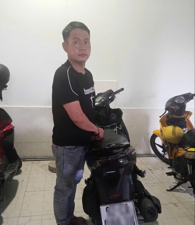 Vừa nghỉ việc, nam thanh niên quay lại công ty cũ trộm xe máy- Ảnh 1. Vừa nghỉ việc, nam thanh niên quay lại công ty cũ trộm xe máy- Ảnh 1.