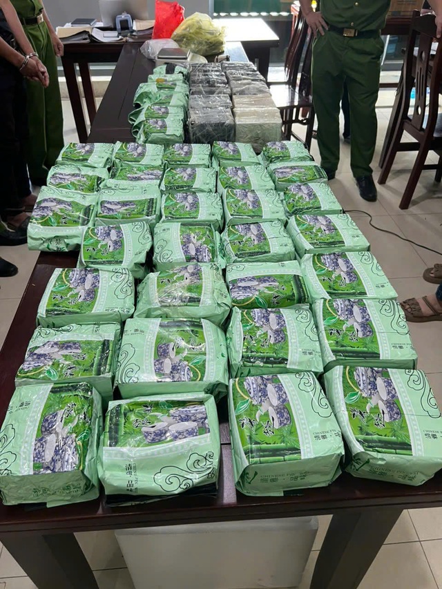Nghệ An phá đường dây ma túy xuyên quốc gia, thu giữ 60 bánh heroin- Ảnh 1. Nghệ An phá đường dây ma túy xuyên quốc gia, thu giữ 60 bánh heroin- Ảnh 1.