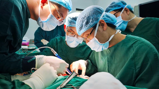 Hoại tử đầu do biến chứng nguy hiểm của zona- Ảnh 3. Hoại tử đầu do biến chứng nguy hiểm của zona- Ảnh 3.