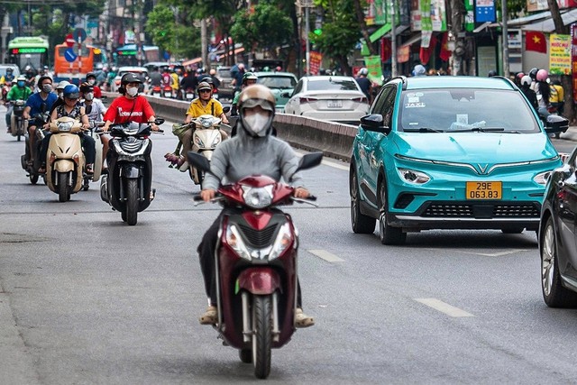 Giải pháp để Hà Nội cấm xe máy chạy xăng trong nội đô- Ảnh 2. Giải pháp để Hà Nội cấm xe máy chạy xăng trong nội đô- Ảnh 2.