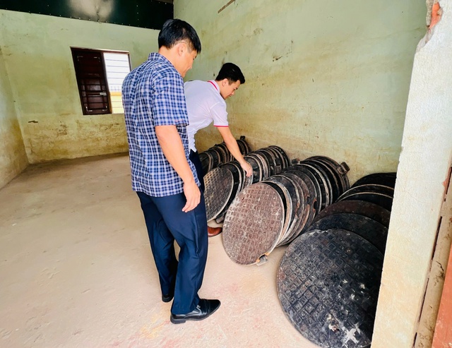 Gần 200 hố ga dọc tuyến đường vùng ven biển Quảng Trị bị mất nắp- Ảnh 3. Gần 200 hố ga dọc tuyến đường vùng ven biển Quảng Trị bị mất nắp- Ảnh 3.