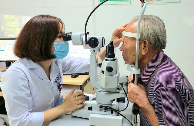 Bệnh viện Nội tiết Nghệ An tiên phong ứng dụng AI sàng lọc biến chứng mắt do đái tháo đường- Ảnh 6. Bệnh viện Nội tiết Nghệ An tiên phong ứng dụng AI sàng lọc biến chứng mắt do đái tháo đường- Ảnh 6.
