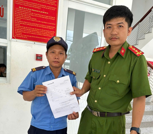 Anh bảo vệ tốt bụng, trả lại 170 triệu đồng cho người chuyển nhầm- Ảnh 1. Anh bảo vệ tốt bụng, trả lại 170 triệu đồng cho người chuyển nhầm- Ảnh 1.
