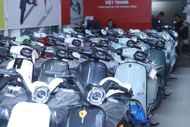 Thị trường xe máy điện Hà Nội sôi động, phân khúc, dòng xe nào đang hút khách?- Ảnh 4. Thị trường xe máy điện Hà Nội sôi động, phân khúc, dòng xe nào đang hút khách?- Ảnh 4.