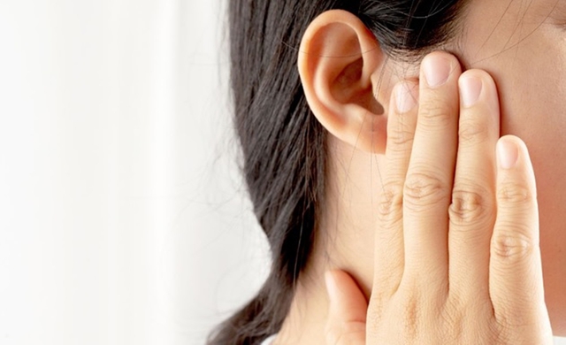 Va quẹt người khác khi ngoáy tai, người phụ nữ tổn thương thính lực- Ảnh 1. Va quẹt người khác khi ngoáy tai, người phụ nữ tổn thương thính lực- Ảnh 1.