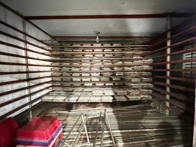 Cận cảnh kho đông lạnh chứa hơn 13 tấn chân gà ngâm hóa chất tẩy trắng- Ảnh 3.