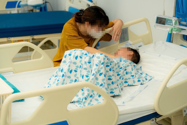 Sức khỏe 2 nạn nhân nhỏ tuổi nhất trong vụ tai nạn liên hoàn ở Dương Nội hiện ra sao?- Ảnh 1. Sức khỏe 2 nạn nhân nhỏ tuổi nhất trong vụ tai nạn liên hoàn ở Dương Nội hiện ra sao?- Ảnh 1.