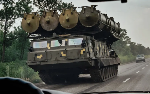 Pháo đài S-300 Ukraine sụp đổ dưới đòn tấn công Iskander-M- Ảnh 1.