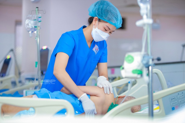Đề xuất bảng lương riêng đặc thù cho ngành y tế, thu hút nhân lực làm việc tại tuyến cơ sở, dự phòng- Ảnh 2.